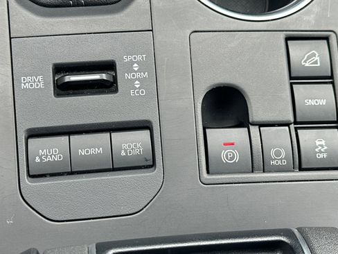 Certified 2024 Toyota Highlander LE image 34