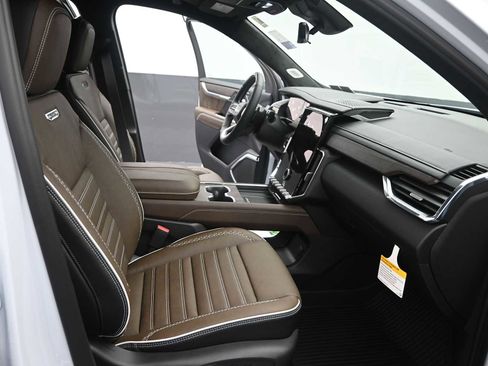 New 2026 GMC Acadia Denali Ultimate w/ LPO, Floor Liner Package image 19