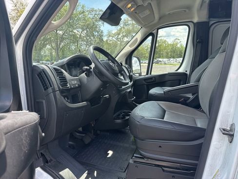 Used 2025 RAM ProMaster 2500 w/ Convenience Group FWD image 9