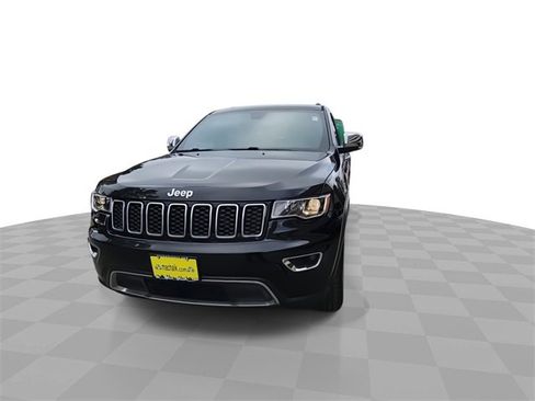 Used 2017 Jeep Grand Cherokee Limited image 3