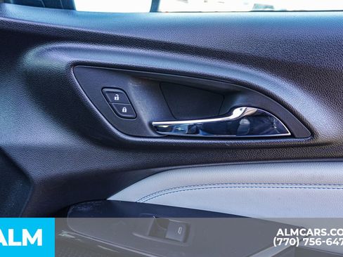 Used 2025 Chevrolet Trax LT w/ LT Convenience Package image 48