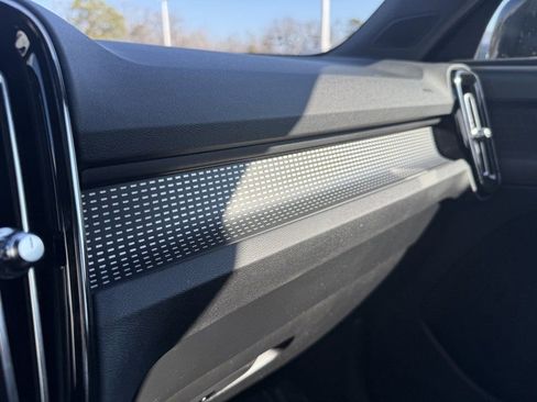 Used 2020 Volvo XC40 T5 R-Design image 7