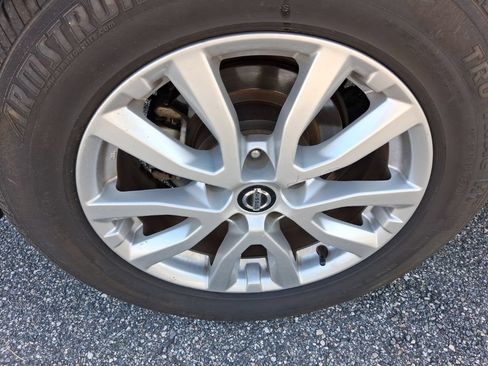 Used 2018 Nissan Rogue SV FWD image 14