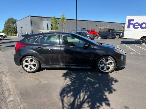 Used 2013 Ford Focus ST FWD image 4
