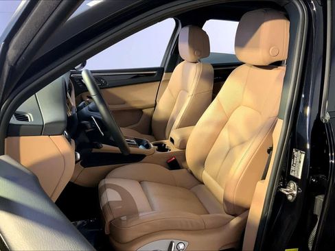Used 2025 Porsche Macan image 5
