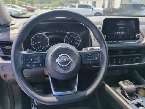 Used 2024 Nissan Rogue S AWD/4WD image 18