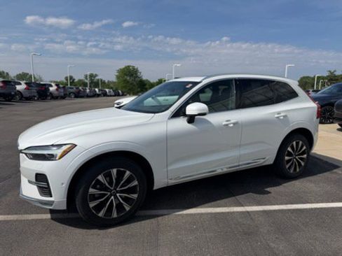 Used 2023 Volvo XC60 B5 Plus w/ Climate Package AWD/4WD image 4