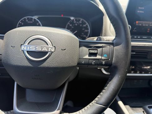 Used 2025 Nissan Rogue SV FWD image 18