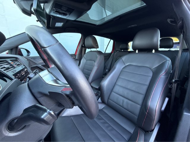 Used 2018 Volkswagen GTI SE FWD image 24