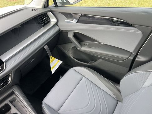 New 2026 Volkswagen Tiguan SE image 26