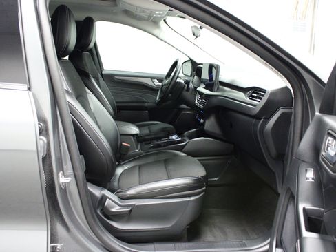 Used 2025 Ford Escape SE w/ Class II Trailer Tow Package FWD image 16
