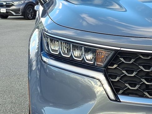 Used 2023 Kia Sorento LX image 9