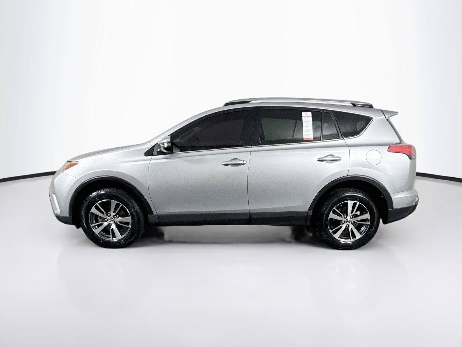 Used 2018 Toyota RAV4 XLE FWD image 12