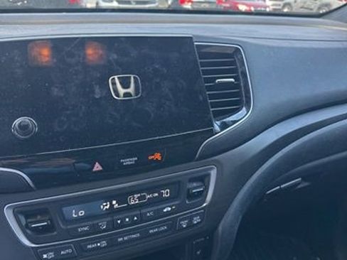 Used 2022 Honda Pilot TrailSport image 19