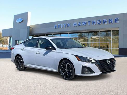 Used 2023 Nissan Altima 2.5 SR w/ SR Premium Package FWD image 1