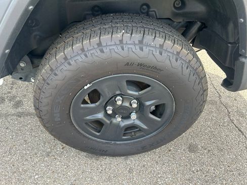 Used 2024 Jeep Wrangler Unlimited Sport AWD/4WD image 10