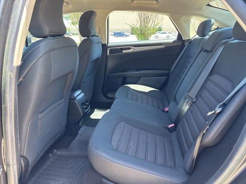 Used 2019 Ford Fusion SE FWD image 5