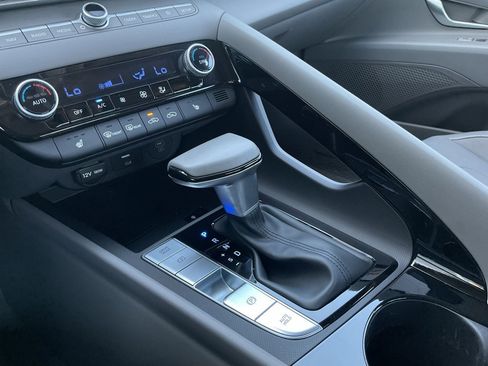 Used 2025 Hyundai Elantra SEL image 40