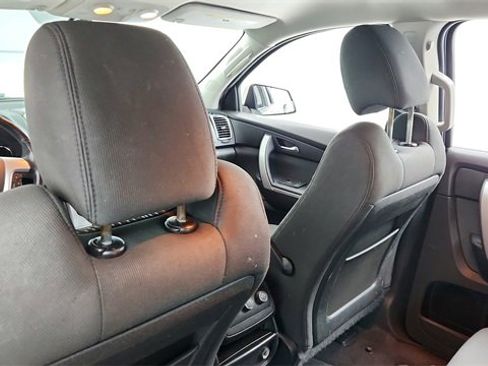 Used 2011 GMC Acadia SLE image 19