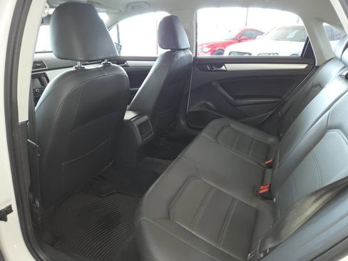 Used 2012 Volkswagen Passat 2.5 SE FWD image 21
