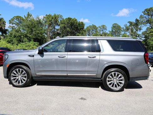 Used 2021 GMC Yukon XL Denali w/ Denali Premium Package AWD/4WD image 8