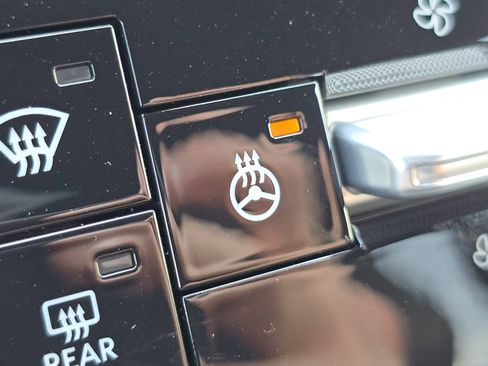 New 2025 Nissan Armada SL w/ Captain's Chari Seat Package image 8