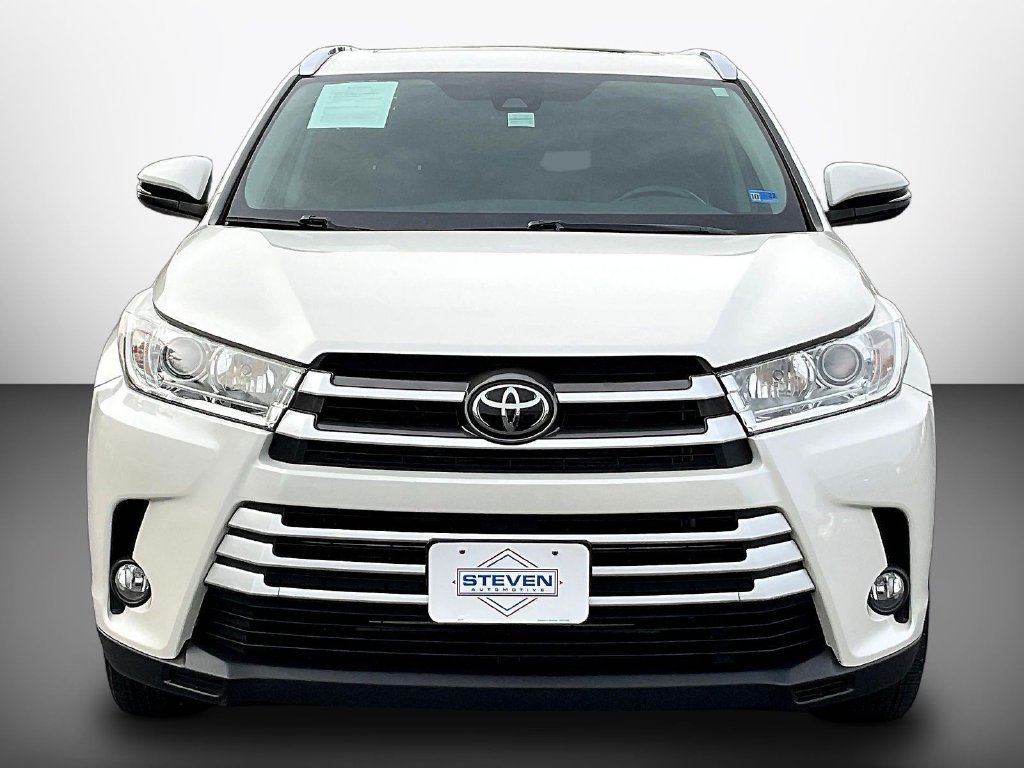 Used 2019 Toyota Highlander XLE AWD/4WD image 2
