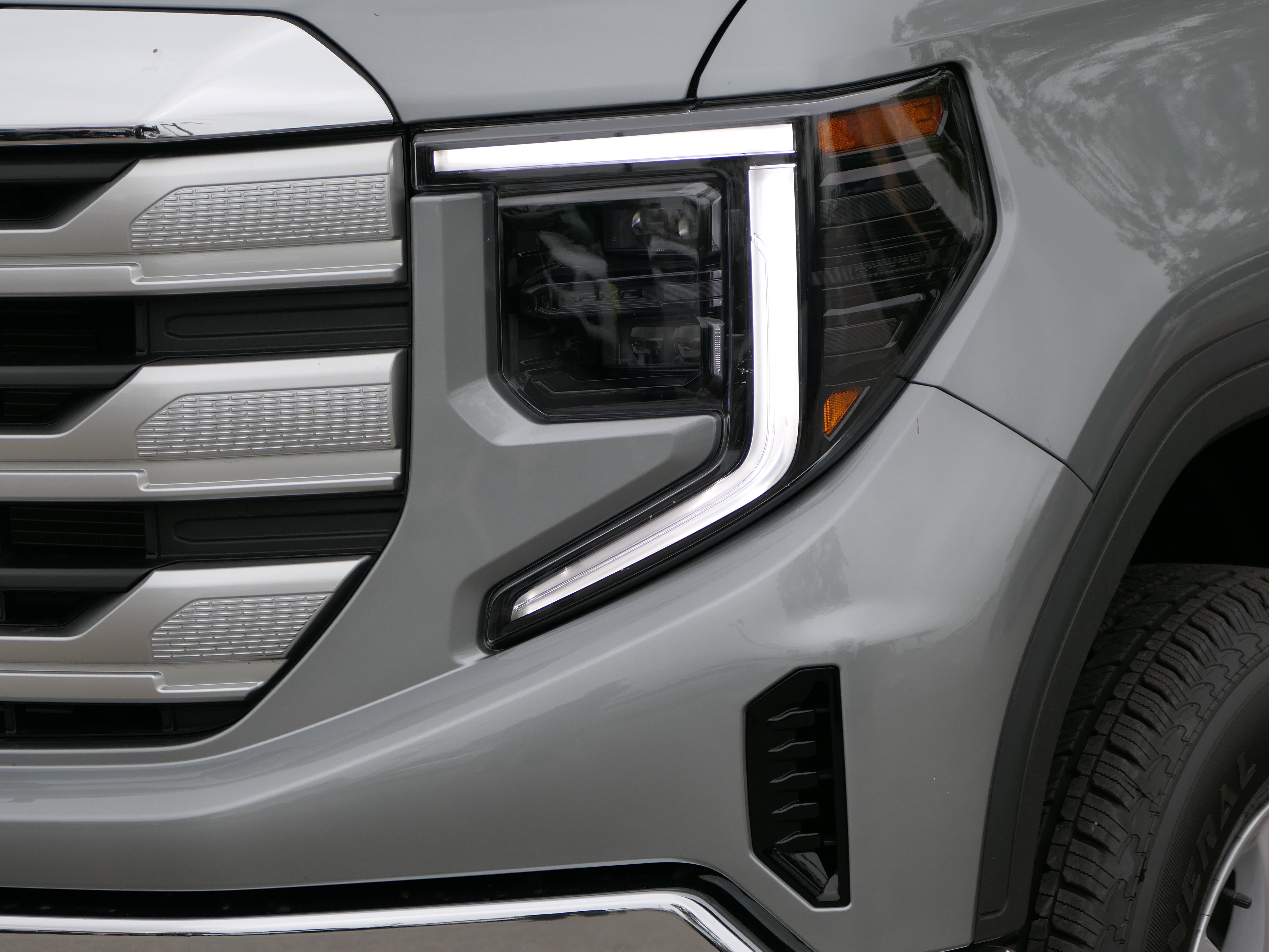 New 2026 GMC Sierra 1500 SLE w/ Preferred Package AWD/4WD image 9