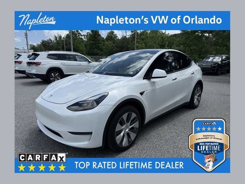 Used 2024 Tesla Model Y Long Range AWD/4WD image 1
