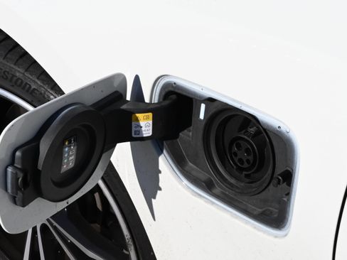 Used 2022 BMW 330e w/ M Sport Package image 38