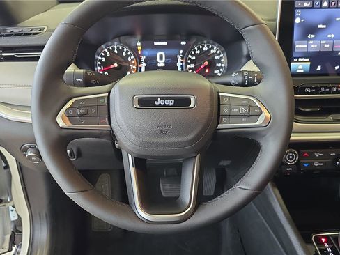 Used 2026 Jeep Compass Limited AWD/4WD image 27