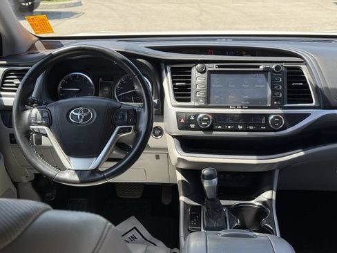 Used 2018 Toyota Highlander Limited FWD image 20
