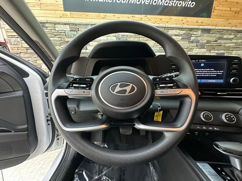 Certified 2024 Hyundai Elantra SE image 17