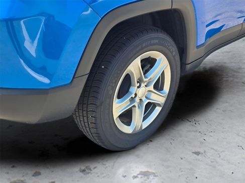 Used 2024 Jeep Compass Latitude AWD/4WD image 10