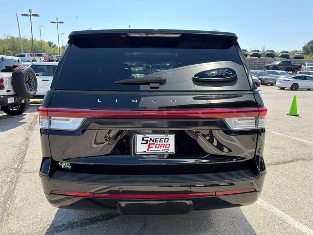 Used 2022 Lincoln Navigator Reserve AWD/4WD image 6