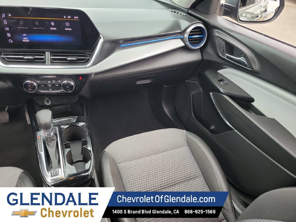 Used 2025 Chevrolet Trax LT FWD image 24