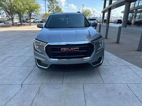 Used 2024 GMC Terrain SLE w/ Driver Convenience Package FWD image 2