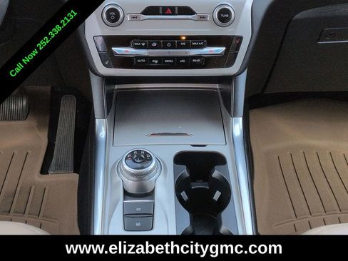 Used 2022 Ford Explorer XLT w/ Equipment Group 202A RWD image 21
