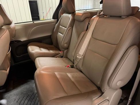 Used 2020 Toyota Sienna XLE FWD image 18