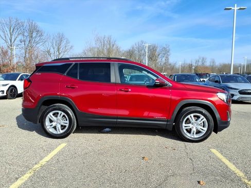 Used 2021 GMC Terrain SLE w/ Driver Convenience Package image 9