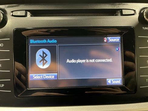 Used 2018 Toyota Highlander LE image 32