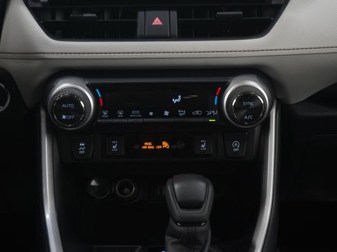 Used 2025 Toyota RAV4 XLE w/ Convenience Package AWD/4WD image 15
