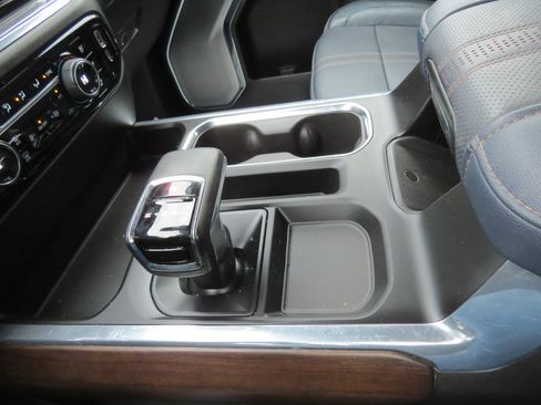 Certified 2024 Chevrolet Silverado 1500 High Country w/ Technology Package image 27