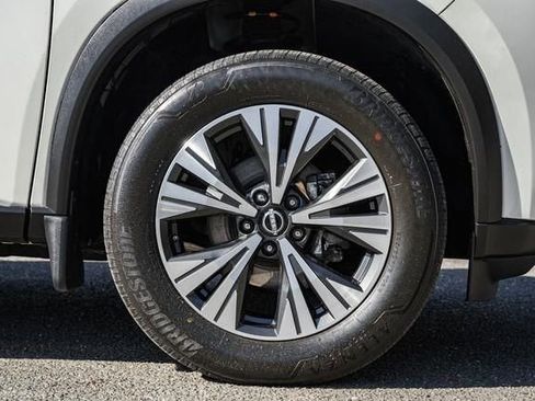 Certified 2022 Nissan Rogue SV w/ SV Premium Package image 16