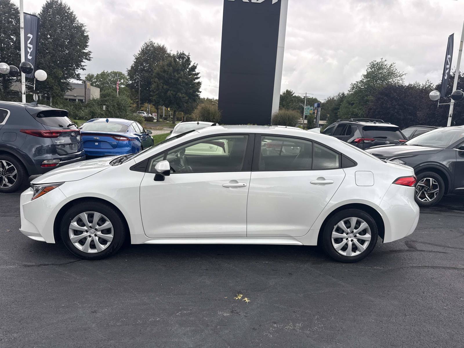 Used 2024 Toyota Corolla LE FWD image 2