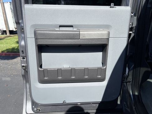 Used 2011 Ford F250 XLT w/ XLT Premium Pkg image 32