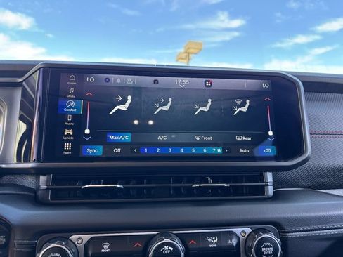 Used 2025 Jeep Wrangler Unlimited Rubicon AWD/4WD image 22
