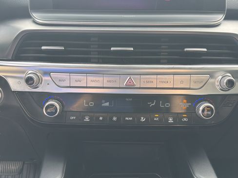 Used 2022 Kia Telluride LX FWD image 9