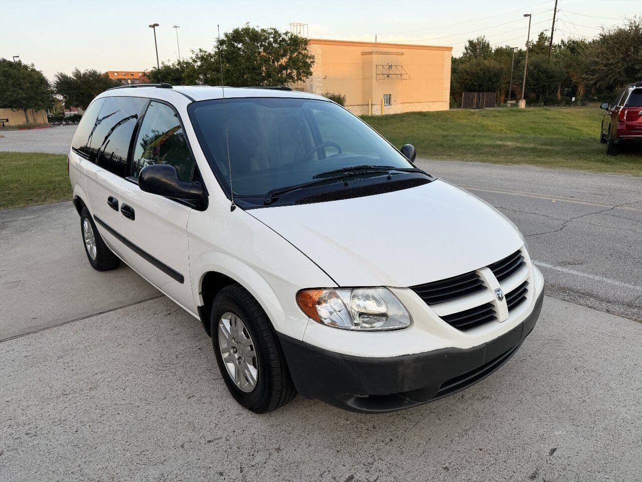 Used 2005 Dodge Caravan SE w/ Popular Equipment Group FWD image 4