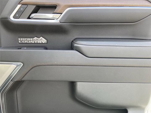 Used 2024 Chevrolet Silverado 1500 High Country w/ Technology Package image 32